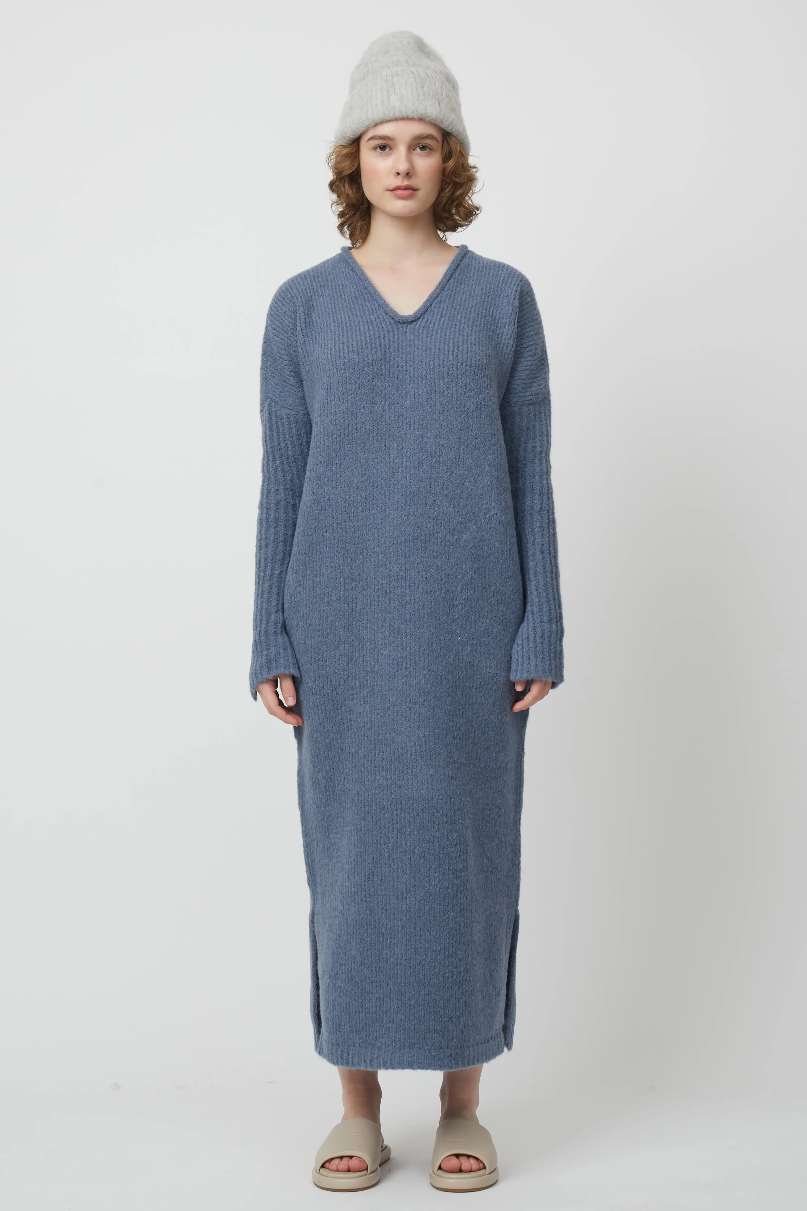 RELAXED V-NECK DRESS