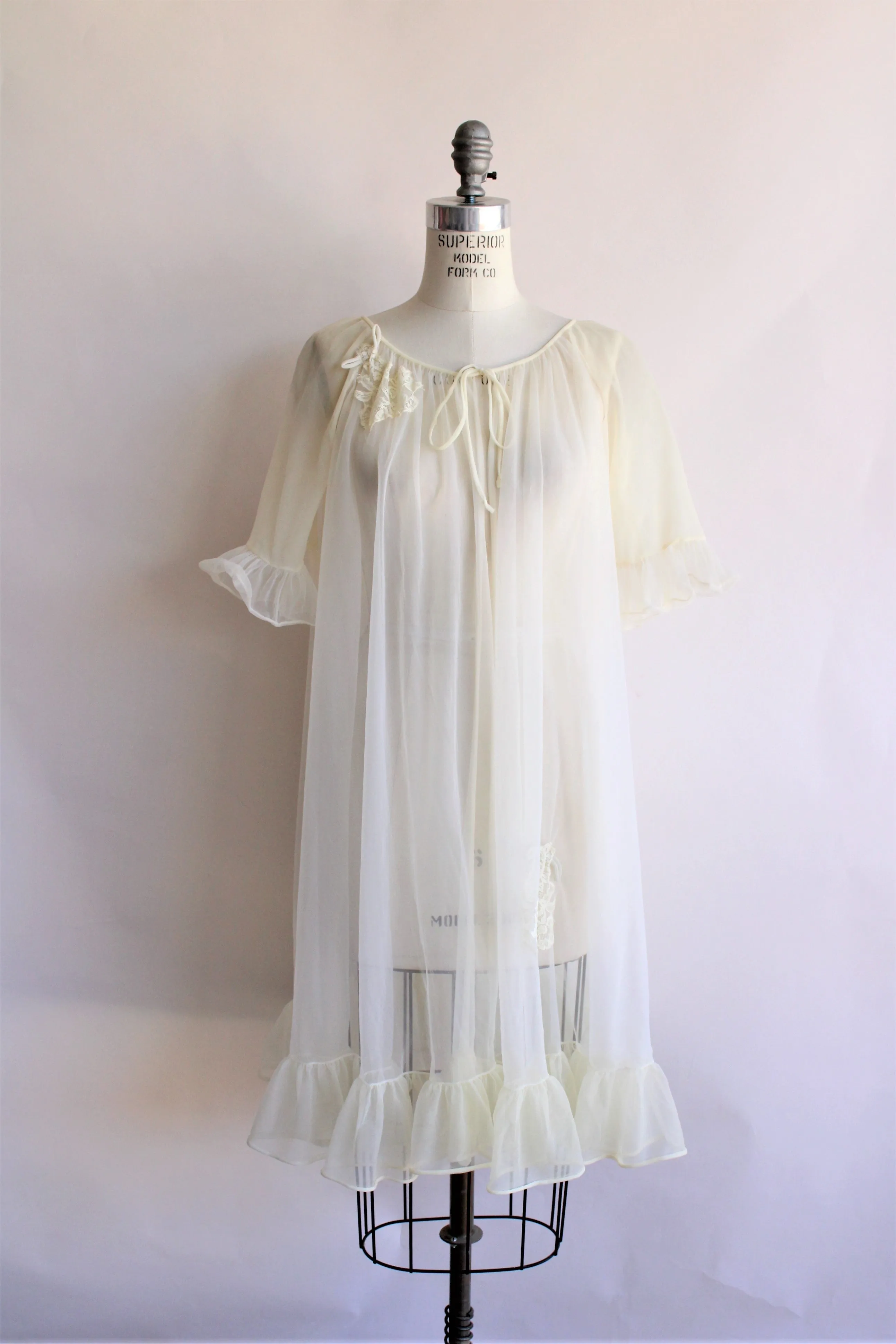 Vintage 1960s Yellow Babydoll Peignoir