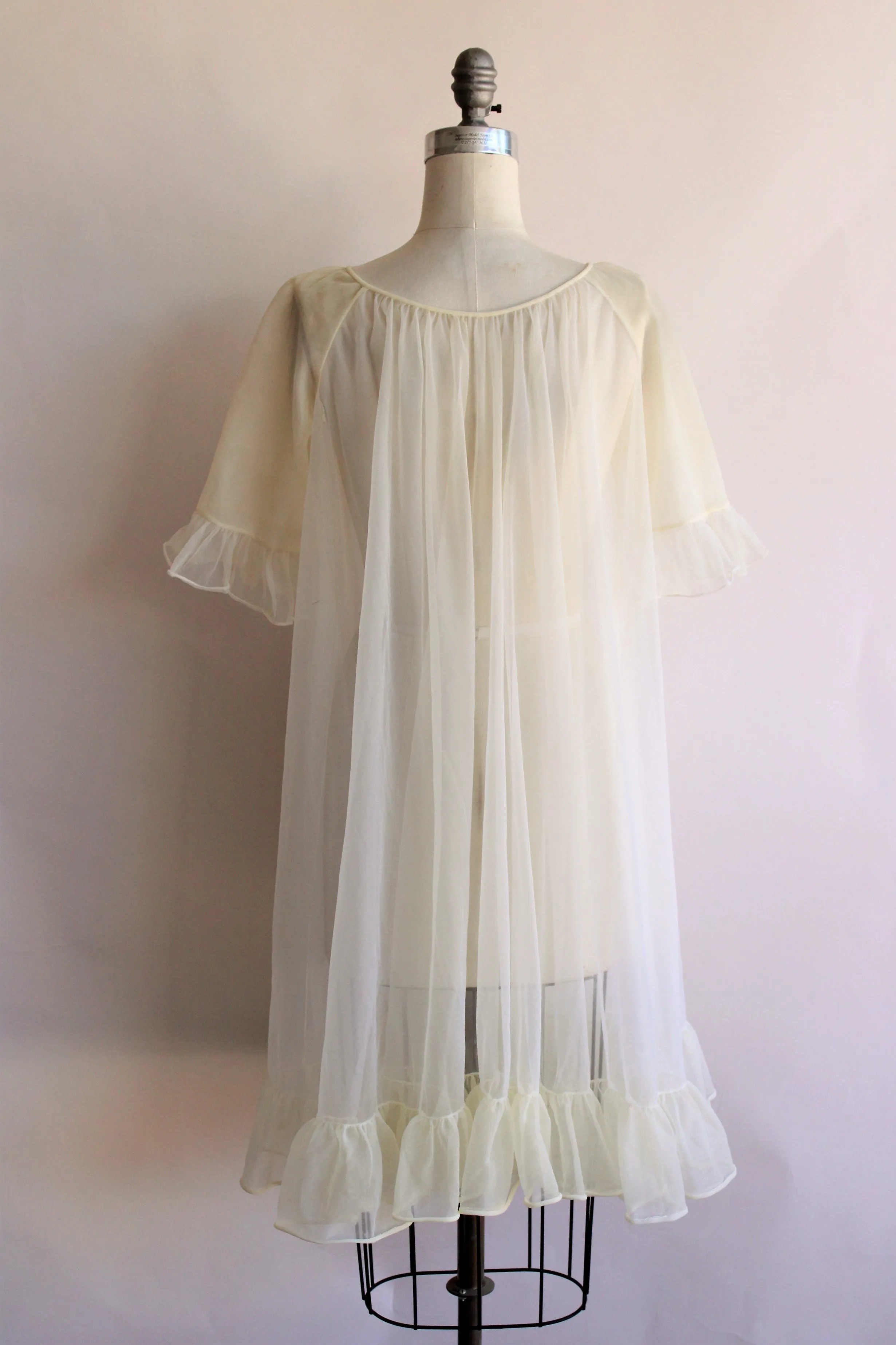 Vintage 1960s Yellow Babydoll Peignoir