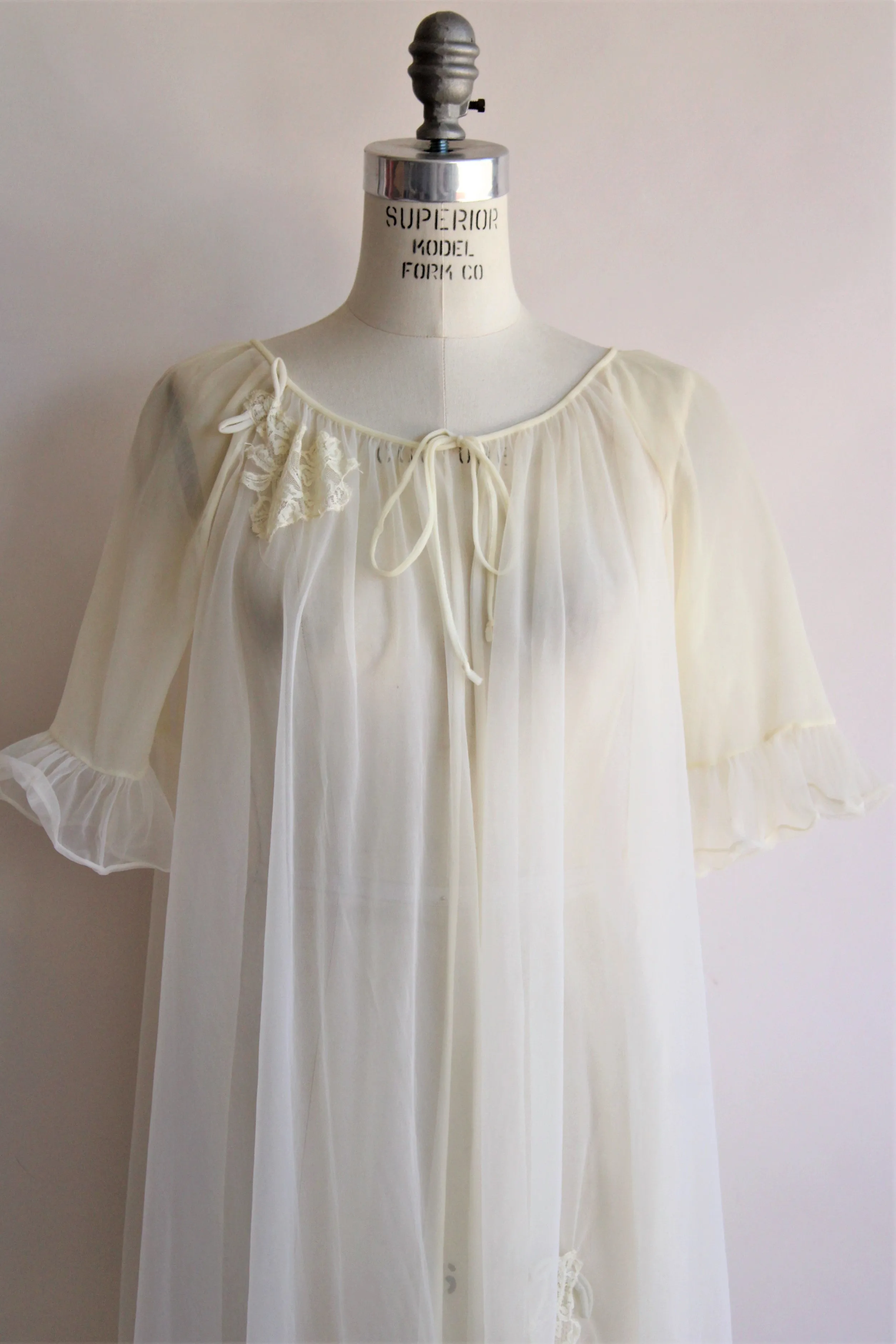 Vintage 1960s Yellow Babydoll Peignoir