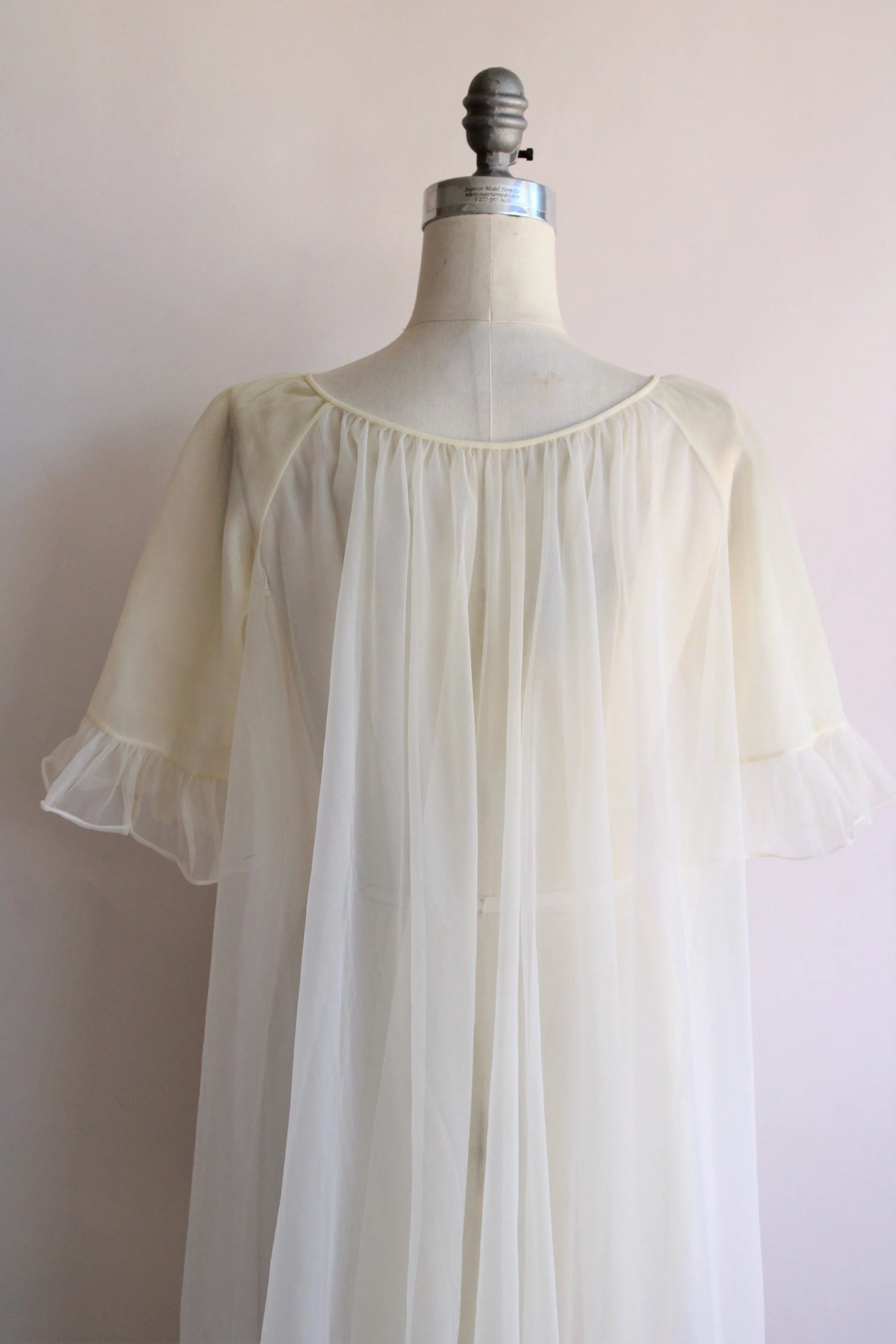 Vintage 1960s Yellow Babydoll Peignoir