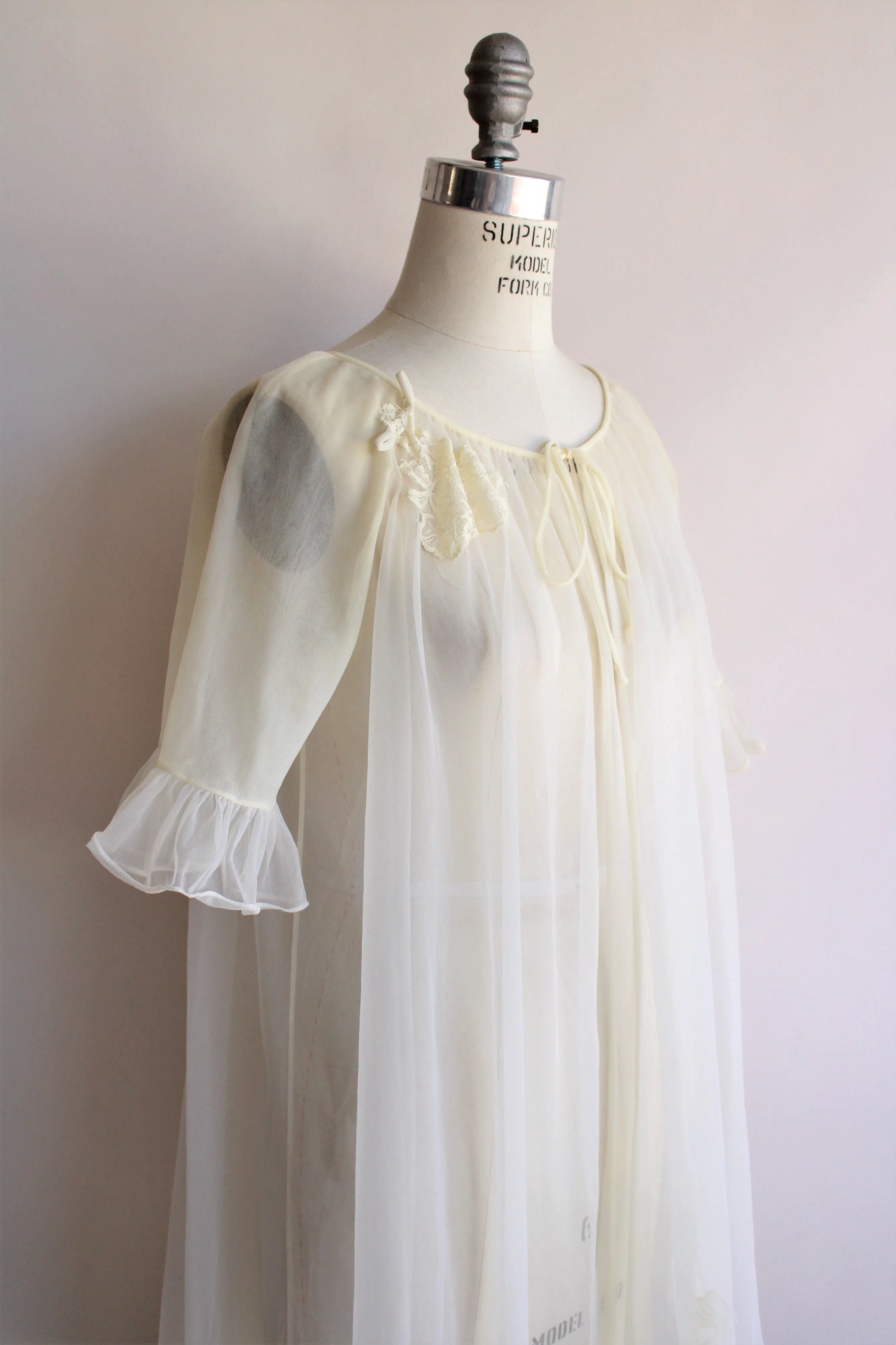 Vintage 1960s Yellow Babydoll Peignoir